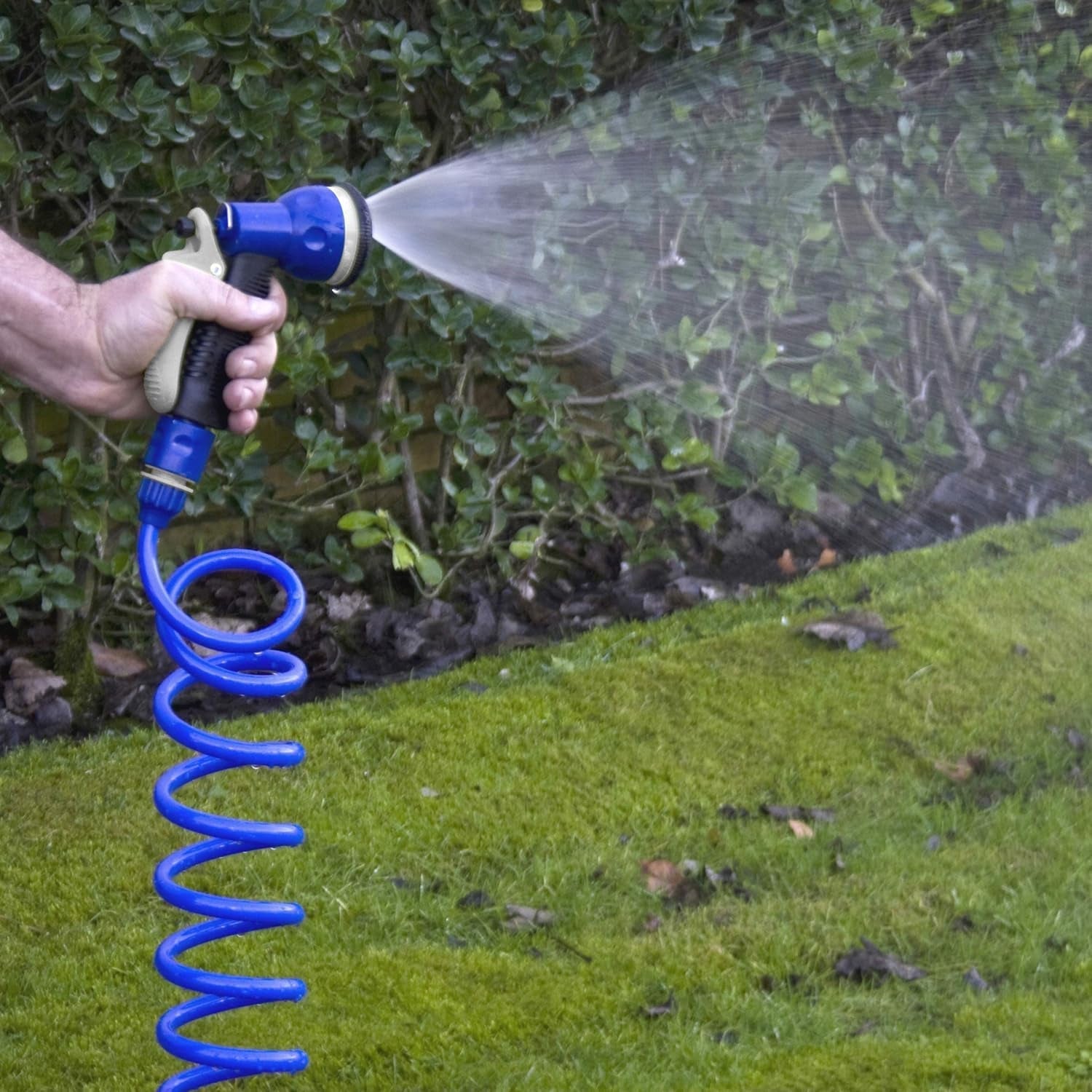 Juego de manguera en espiral TATAY de 10 m con accesorios de plástico con protección UV, ideal para terrazas y pequeños jardines.