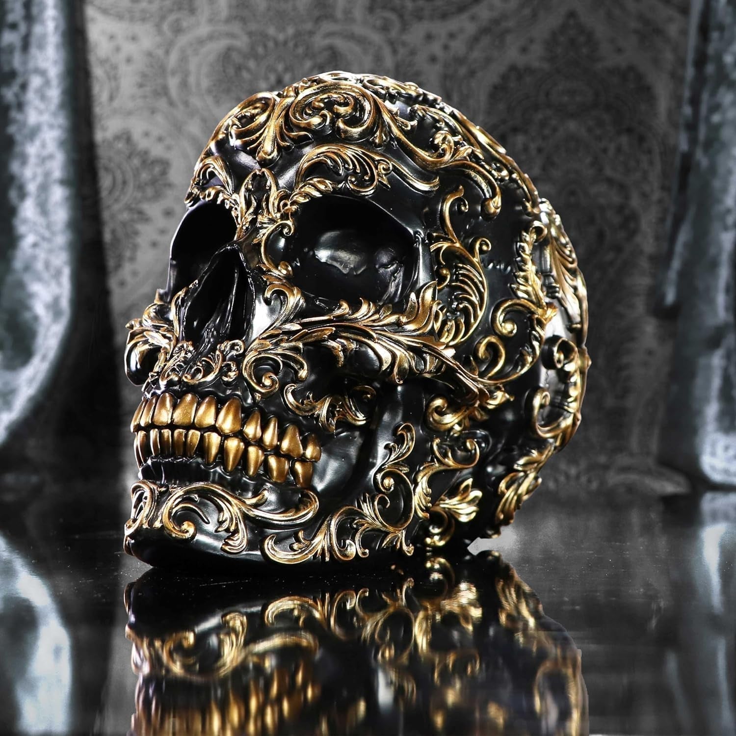 Calavera Renacentista, 19 cm, Resina, Negro y Dorado, Motivo Barroco Dorado, Adorno Calavera Negra, Decoración Gótica, Fundida en Resina Sintética de Primera Calidad, Pintada a Mano por Expertos Estatuillas y Esculturas Naty Shop