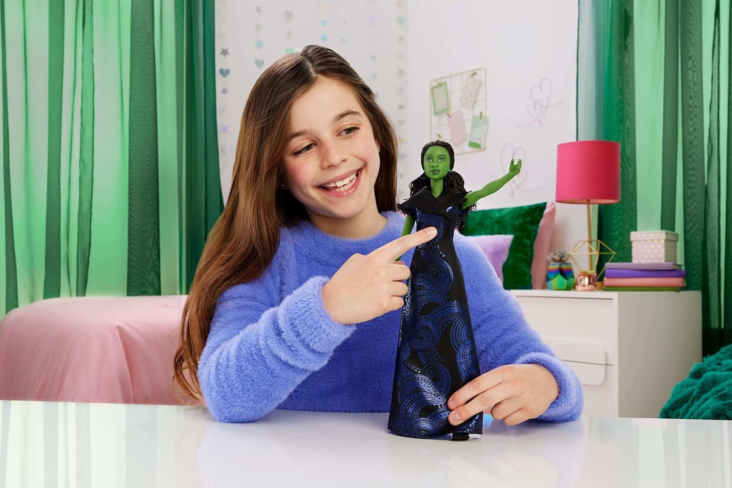 Mattel Wicked: for Good Singing Elphaba Fashion Doll de Universal Pictures con traje desmontable inspirado en la película canta "for Good" en inglés, JFM09