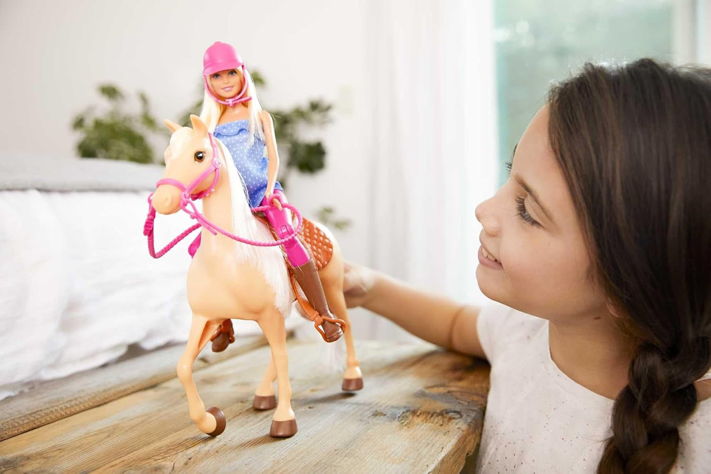 Muñeca Barbie y caballo de juguete, accesorios para montar, incluye 1 muñeca y 1 caballo, adecuado como regalo para niños a partir de 3 años, FXH13