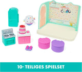 CASA DE MUÑECAS GABBY'S DREAMWORKS - Habitación Deluxe, confitería Cakey, cocina Kuchi (rumano: Cakey), 3 muebles y 2 cajas sorpresa con accesorios, apto para niños a partir de 3 años
