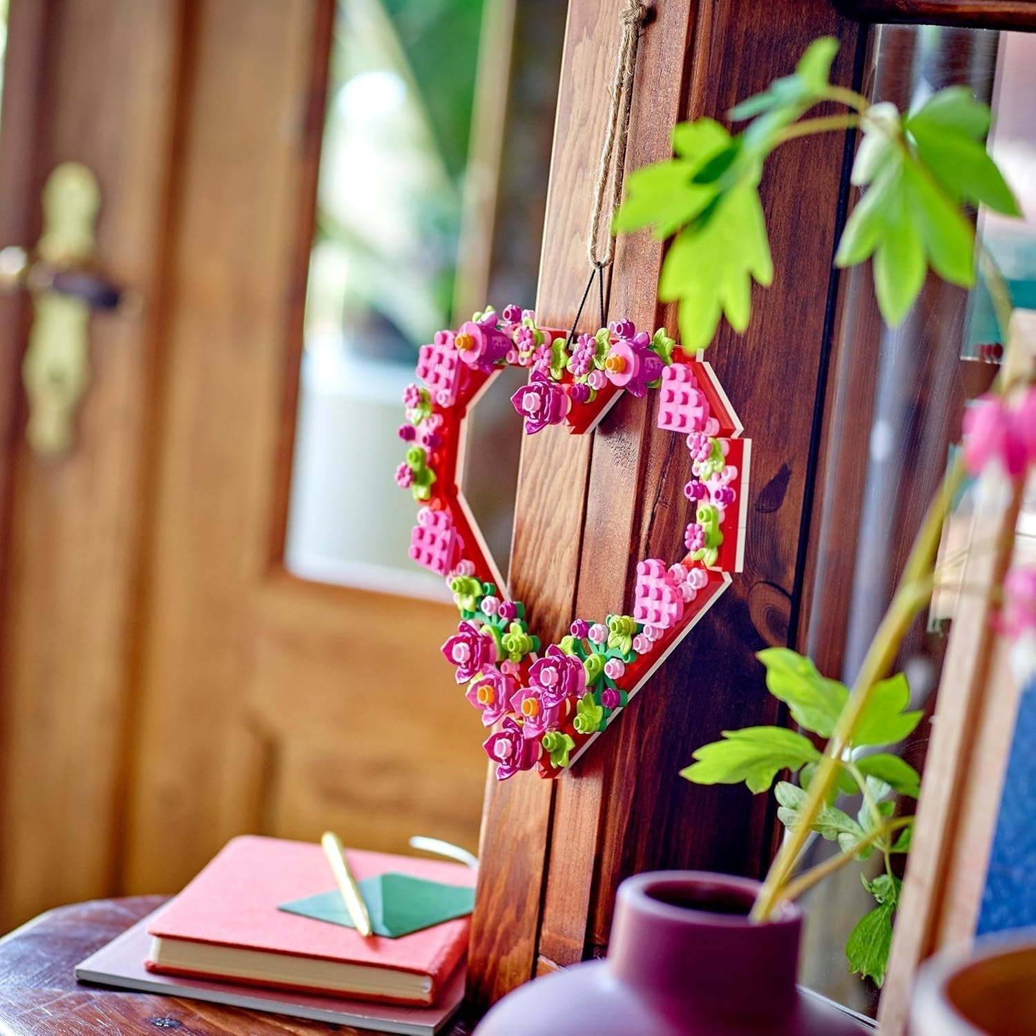 Set de decoración de corazones LEGO, juguete de construcción para niños, niñas y niños a partir de 9 años, decoración de habitaciones infantiles o accesorios de pared, idea de regalo para San Valentín, Día de la Madre o cumpleaños 40638 Juegos de construcción Beuche den LEGO-Store