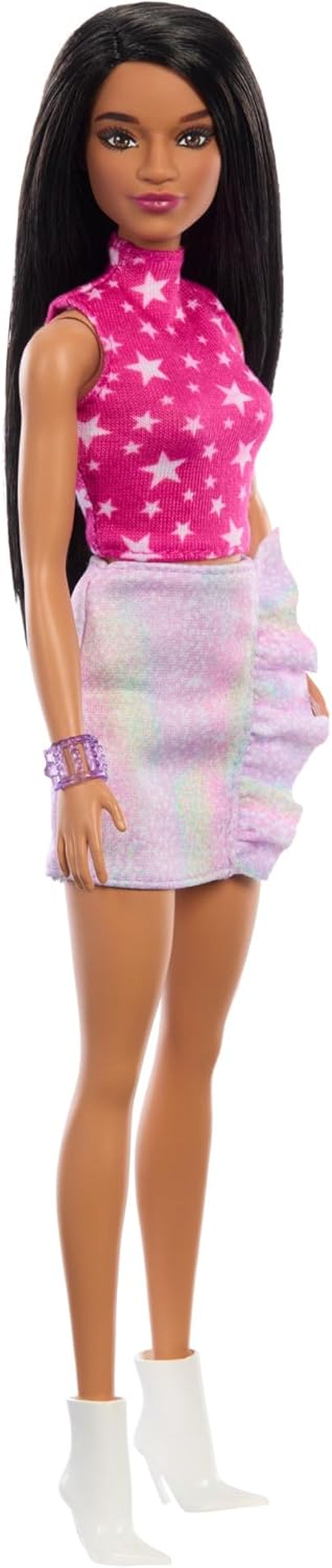 Muñeca Barbie Fashionistas núm. 215 con cabello negro liso, blusa rosa con estampado de estrellas y falda iridiscente, muñeca de moda coleccionable del 65 aniversario, HRH13