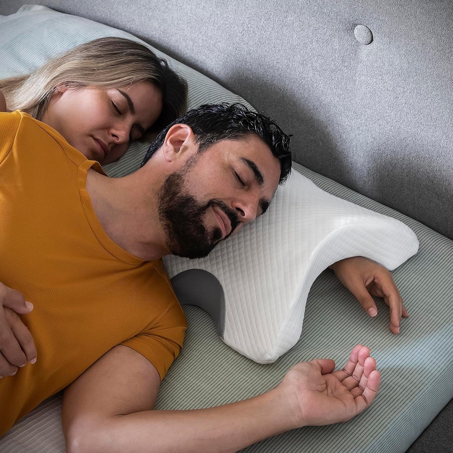 InnovaGoods - Almohada cervical viscoelástica para parejas, Diseño ergonómico para el relax en pareja, Viscoelástica para aliviar la presión, Funda desenfundable, Blanco, 36 x 12,5 x 30,5 cm, Viscoelástica