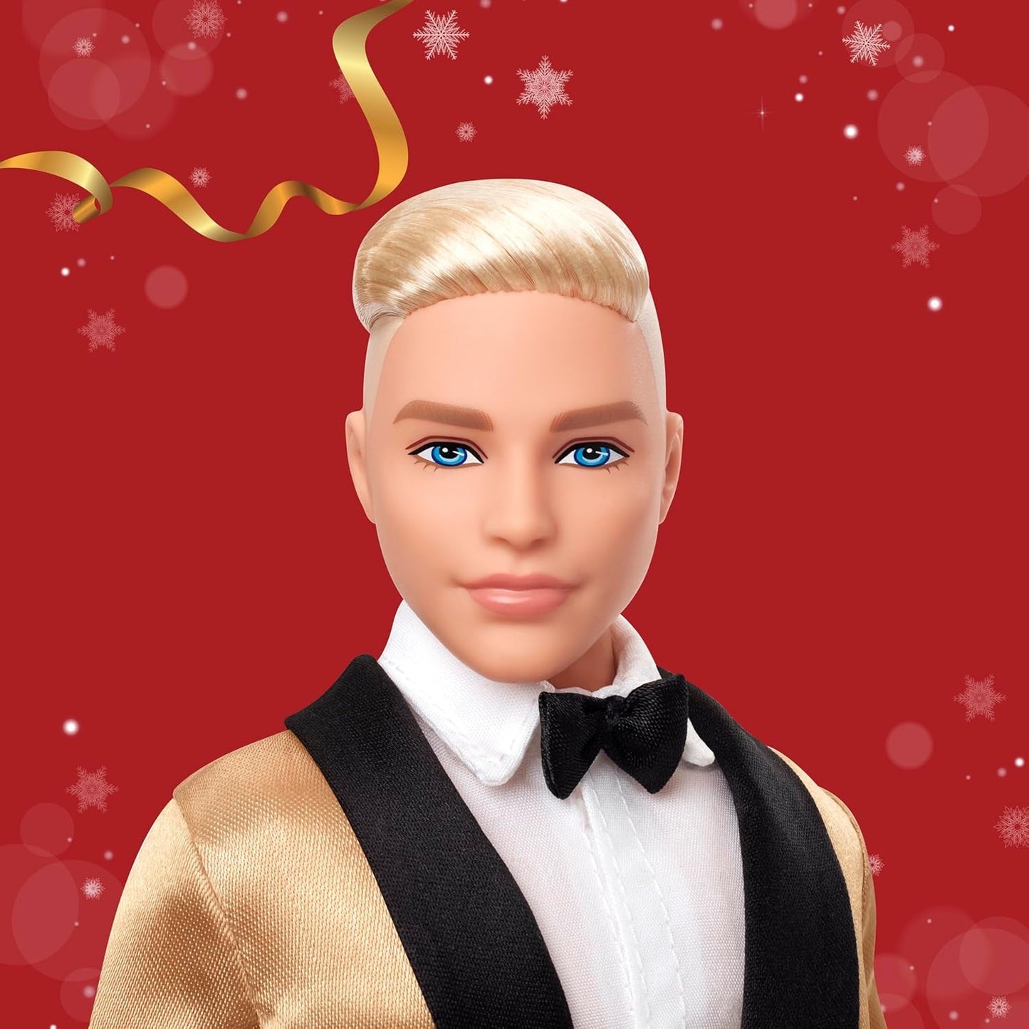 Barbie Signature 2025 Holiday Blonder Ken Modepuppe zum Sammeln in complete Anzug mit Goldener Jacke in Einer Verpackung zum Ausstellen und mit Puppenständer, JGK55