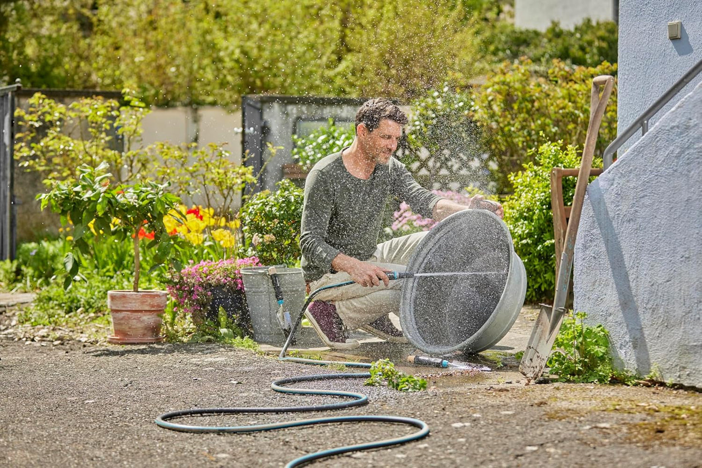 Manguera Gardena EcoLine de 1/2 pulgada, 20 m sin componentes del sistema: Manguera de jardín sostenible hecha de plástico reciclado, libre de ftalatos y contaminantes, función de agarre fuerte, resistente a las heladas y a los rayos UV (18930-20)