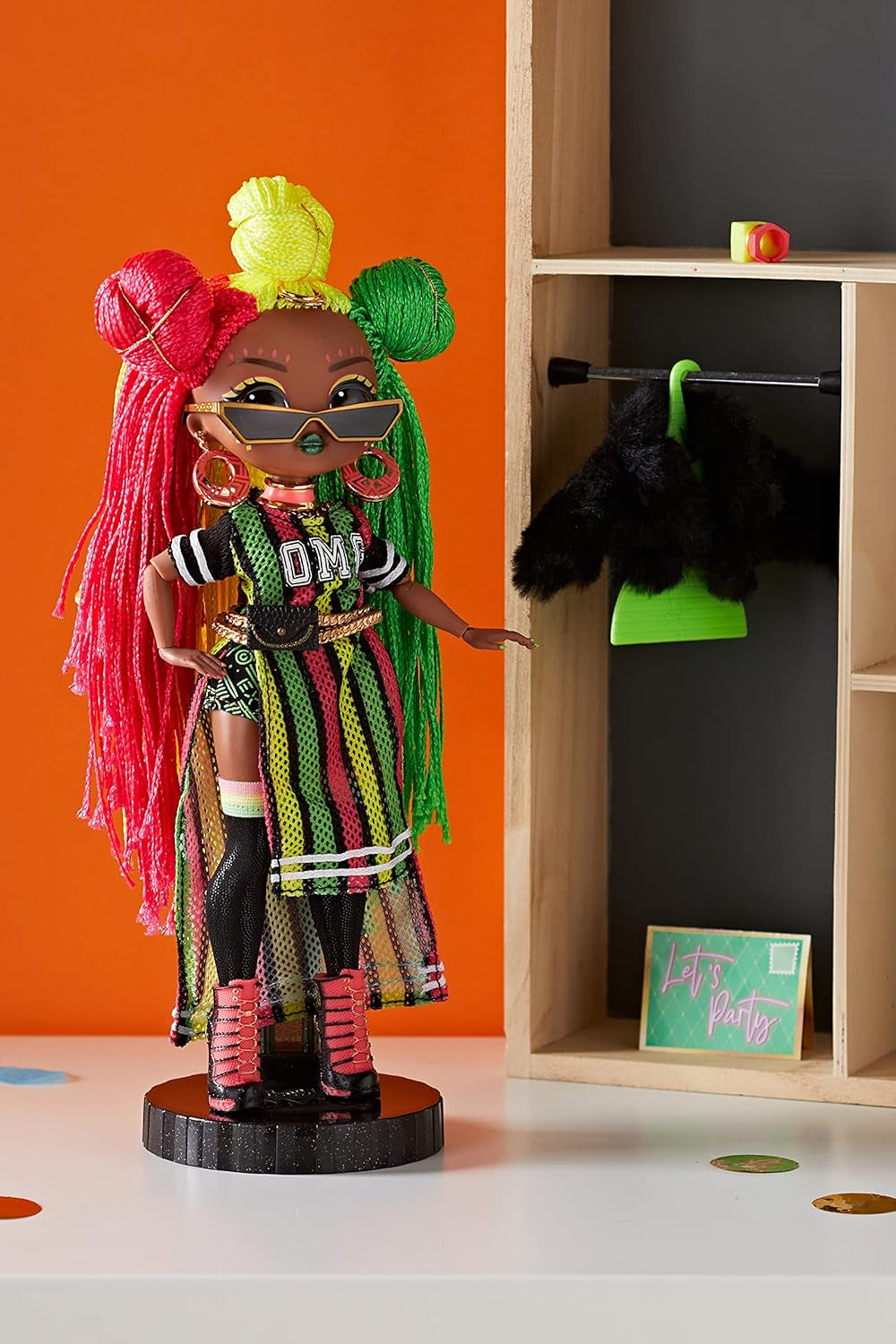 Jajaja ¡Sorpresa! Muñeca de moda OMG Queens - SWAYS - 20 sorpresas que incluyen atuendo, accesorios, soporte para muñecas y más - Coleccionable - Para niños y niñas de 4 años en adelante
