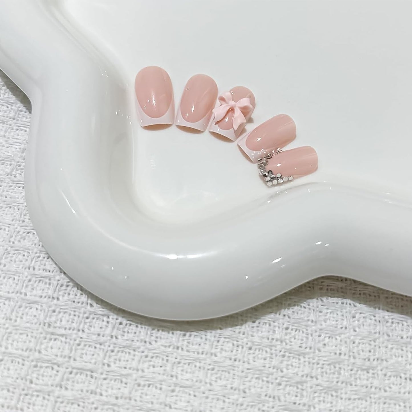 24 Uds. De tabletas para manicura francesa con lazo de diamante rosa, uñas cuadradas con patrón de diamantes de imitación, uñas artificiales rosas desnudas, pegamento de cobertura completa para manicura