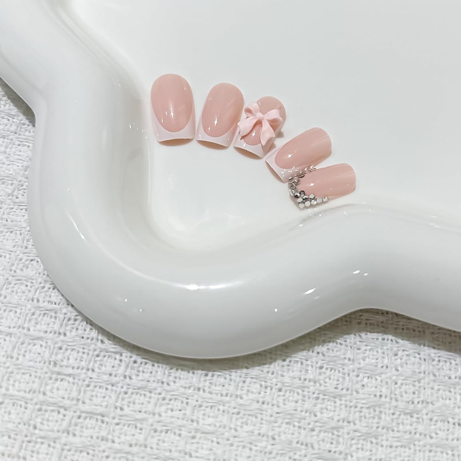 24 Uds. De tabletas para manicura francesa con lazo de diamante rosa, uñas cuadradas con patrón de diamantes de imitación, uñas artificiales rosas desnudas, pegamento de cobertura completa para manicura
