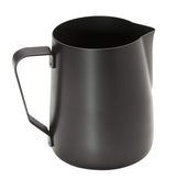 APS Jarra de leche - Jarra de leche de alta calidad con revestimiento antiadherente, de acero inoxidable - Perfecta para espumar leche - Jarra universal, negra, 600 ml
