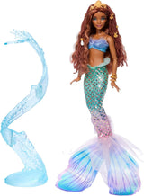 Mattel Disney Ariel La Sirenita - Muñeca Sirena de Lujo con Cuentas para el Cabello y Soporte para muñecas para Juego imaginativo y exhibición, para niños a Partir de 3 años, HNF42