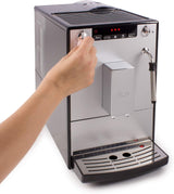 Melitta Solo & Milk: cafetera delgada totalmente automática con espumador de leche, cafetera con depósito de agua extraíble, p. café o capuchino, plata