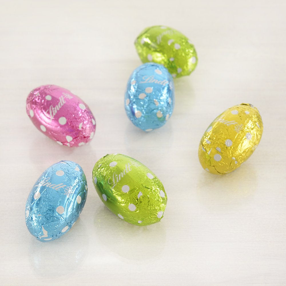 Pequeños Amigos de Pascua con Chocolate | 2 x 100 g y Decoración de Chocolate Mini Huevos con Leche Alpina | 2 sobres de 180 g | Huevos de chocolate con leche premium, empaquetados de forma alegre y colorida, en cuatro colores para Pascua