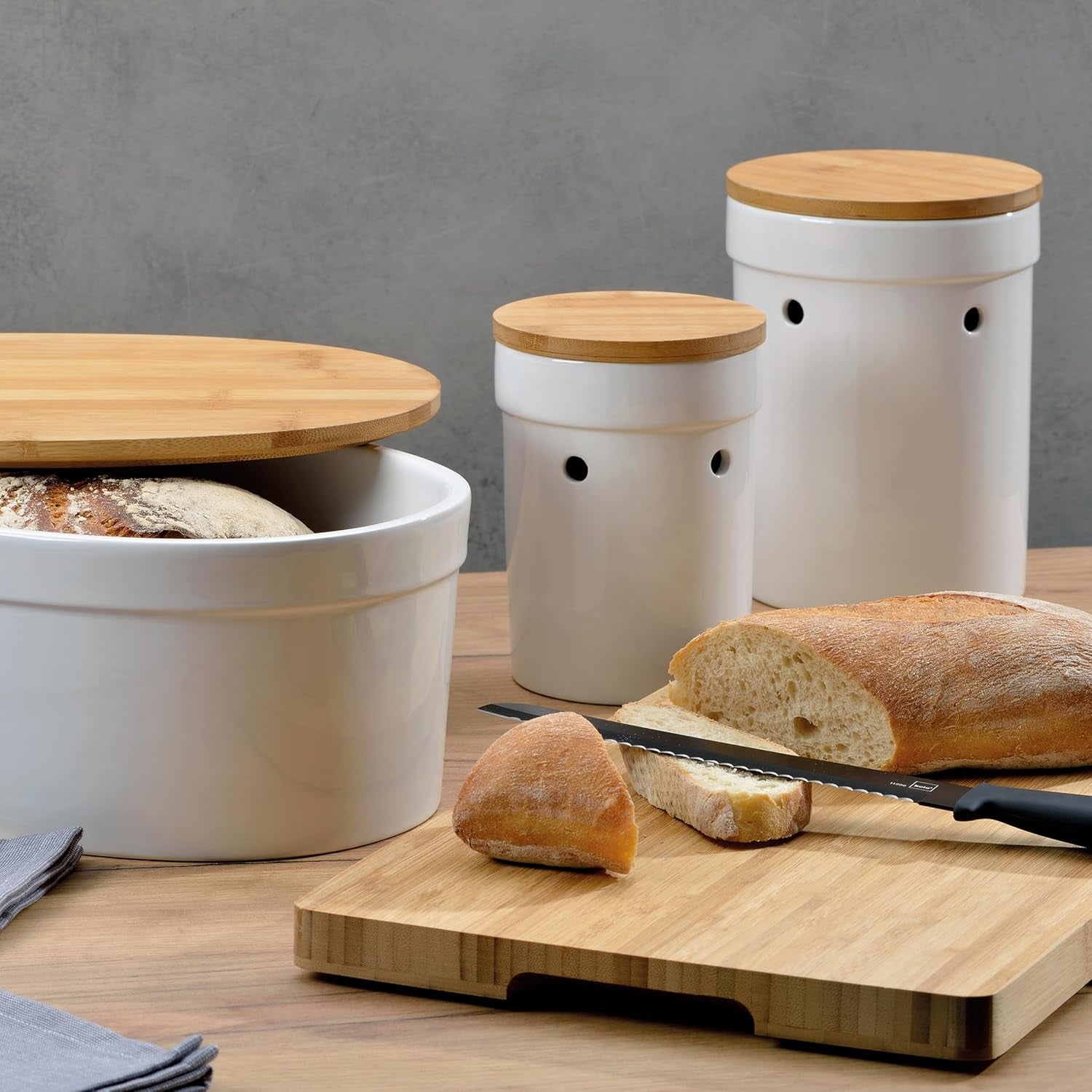 Kela panera con orificios de ventilación, panera de cerámica, SALENA, panera, blanco, 36,5 x 23,5 x 14 cm Cajas de almacenamiento de alimentos Naty Shop
