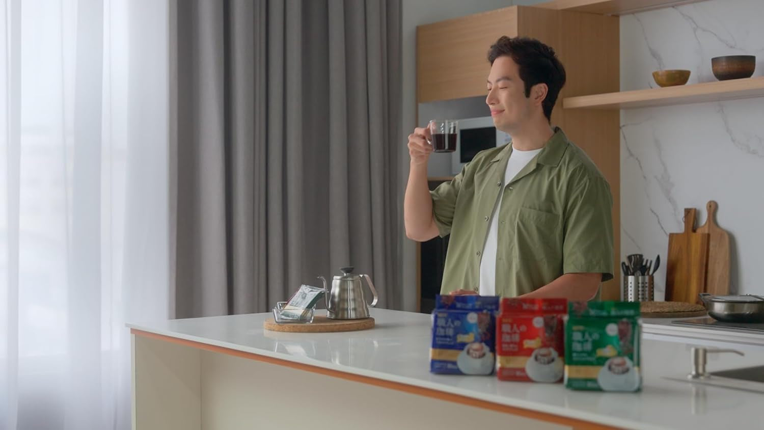 Café Craftsman de Japón Café con filtro de un solo uso Mezcla ligera de Brasil Vietnam 16 sobres.