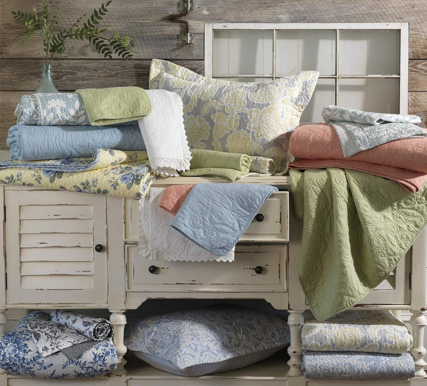 Laura Ashley Home Colcha Colección Rüschen Garden, 100% algodón, Ultra suave, Para todas las estaciones, Reversible, Elegante, Cama de matrimonio, Color crema (197783) Edredones y edredones Naty Shop