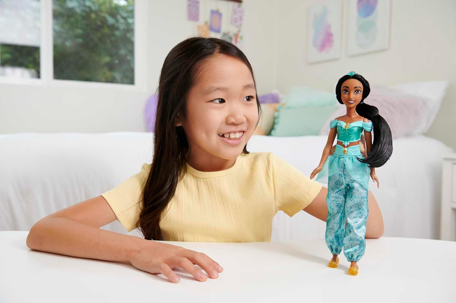 Mattel Disney Princess Toy Jasmine Fashion Muñeca móvil con ropa y accesorios brillantes Regalo inspirado en la película de Disney para niños HLW12 Naty Shop Dolls