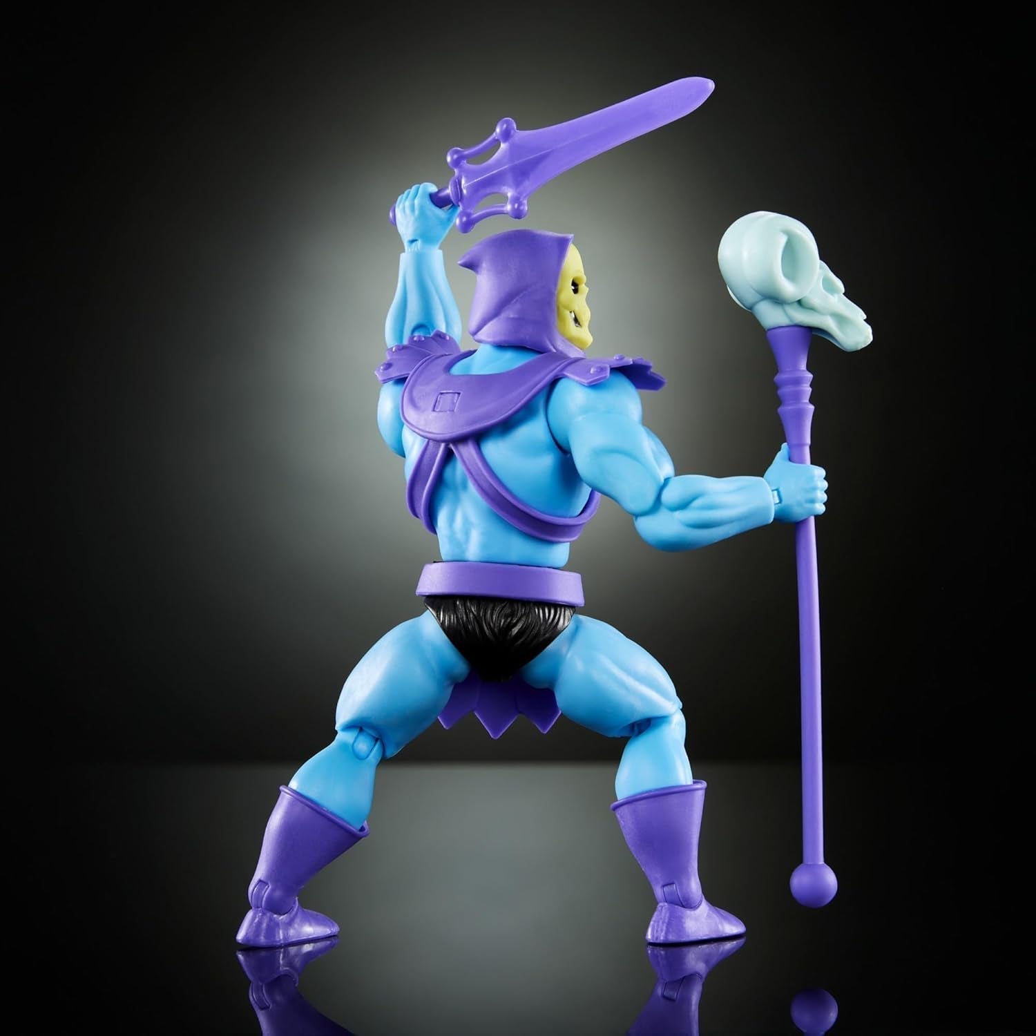 Juguete Masters of the Universe Origins, figura de Skeletor de la colección de dibujos animados, villano de aprox. 14 cm con armadura, bastón, espada y 2 máscaras, Figuras de acción HYD24 Naty Shop
