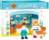 Small Foot 10852 Casa de Juegos Restaurante Fabricada en madera, Con 2 figuras de muñecos, accesorios y techo desmontable, A partir de 3 años Casas de Muñecas Naty Shop Hospital