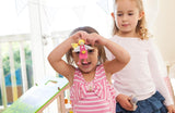 Familia de muñecas Hape Juego familiar de muñecas galardonado Accesorio único de casa de muñecas de madera Juego fantástico 6 miembros de la familia de muñecas Naty Shop Dolls