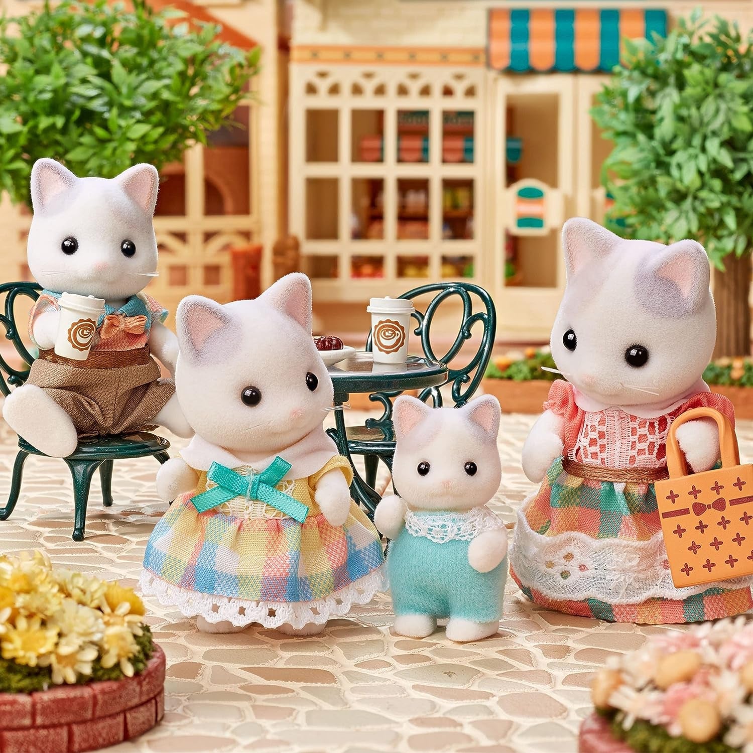 Sylvanian Families - 5738 Familia de gatos lecheros - Figuras casa de muñecas