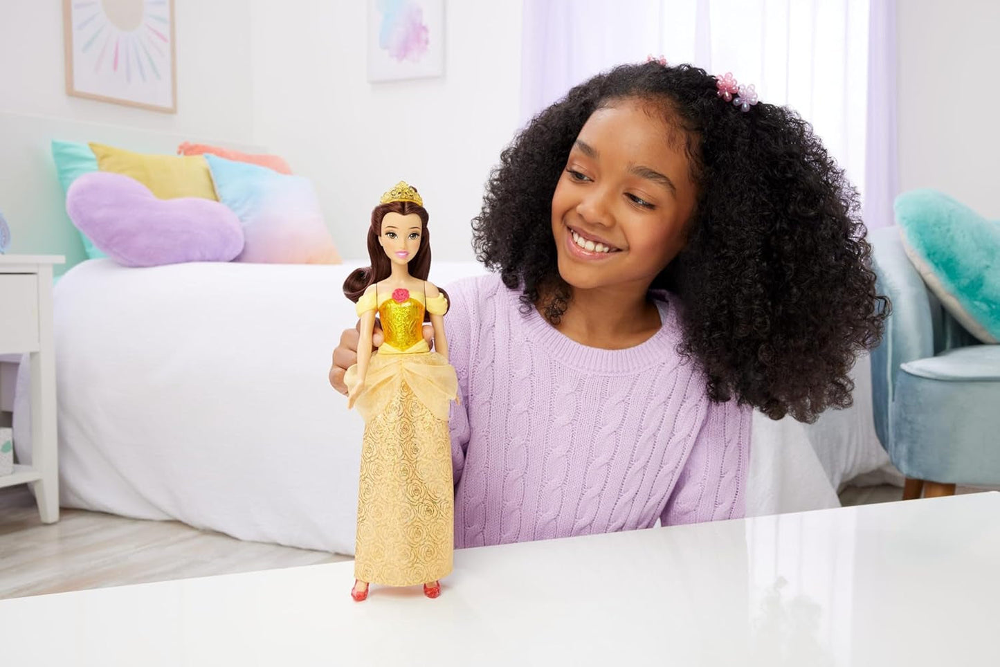 Mattel Disney Princess Toy Muñeca articulada Belle Fashion con ropa y accesorios brillantes Regalo inspirado en la película de Disney para niños HLW11