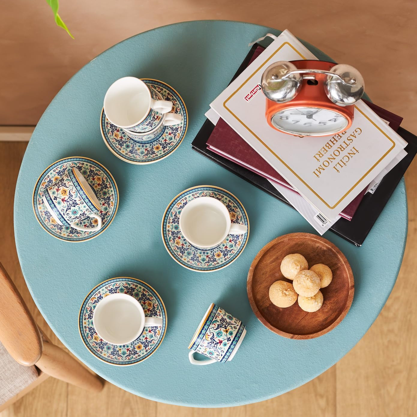 KARACA Beylerbeyi - Juego de tazas de café turco de 12 piezas, juego de 6 tazas de café expreso de porcelana con platillos, juego de tazas de café expreso de 80 ml, diseño tradicional - Azul