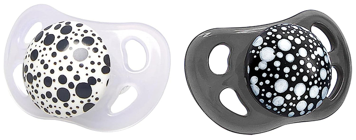 Chupetes para bebé Twistshake - Paquete de 2 | Forma de ortodoncia | Ultraligero | Tetina de silicona suave | Sin BPA | Apto para bebés a partir de 6 meses | Blanco grisáceo