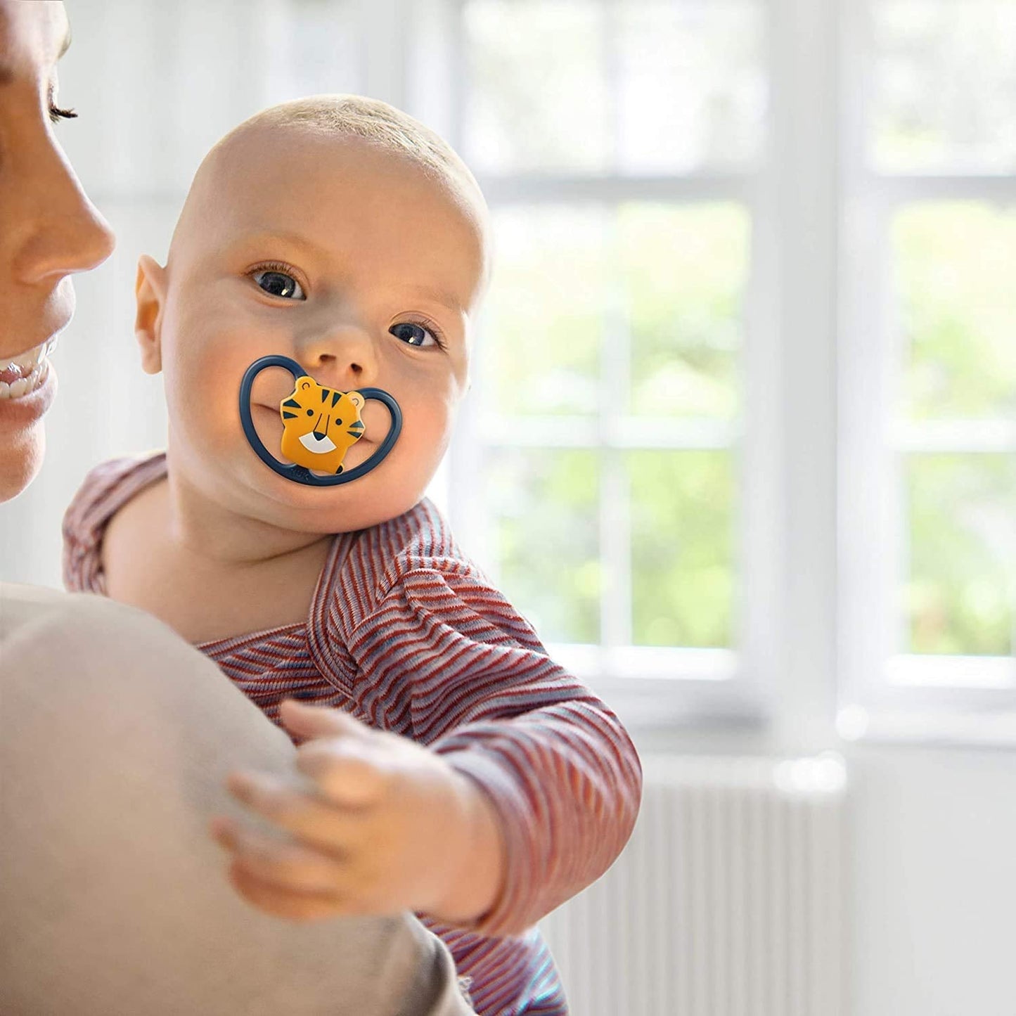 NUK Chupete Space Baby de 6 a 18 meses, aberturas extra grandes para pieles sensibles, silicona sin BPA, patrón de cebra, paquete de 2