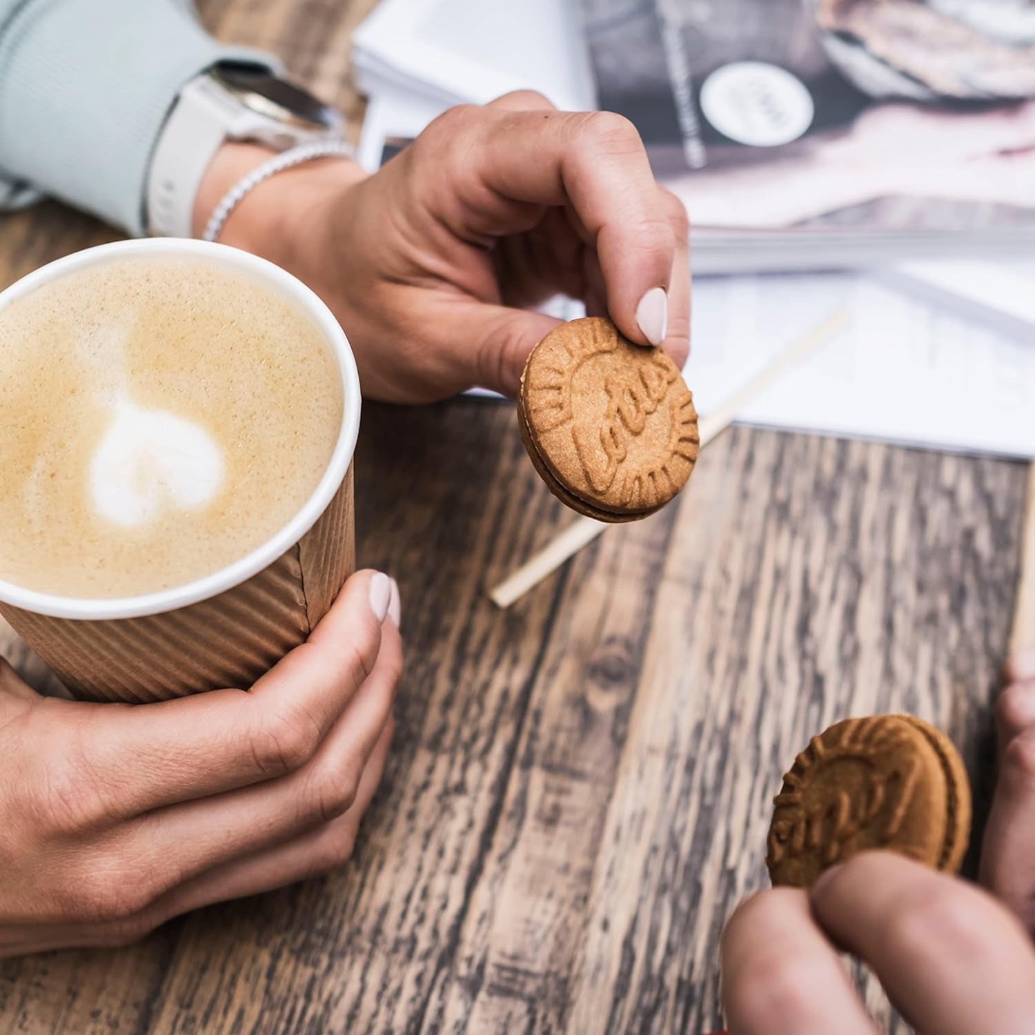 Loto Biscoff | Paquete variado de galletas dobles | 3 Variedades: Biscoff Sabor Crema, Vainilla y Chocolate | 5 galletas dobles por paquete | Ingredientes de Origen Natural | Sin colorantes | 16 x 50 g | 800g