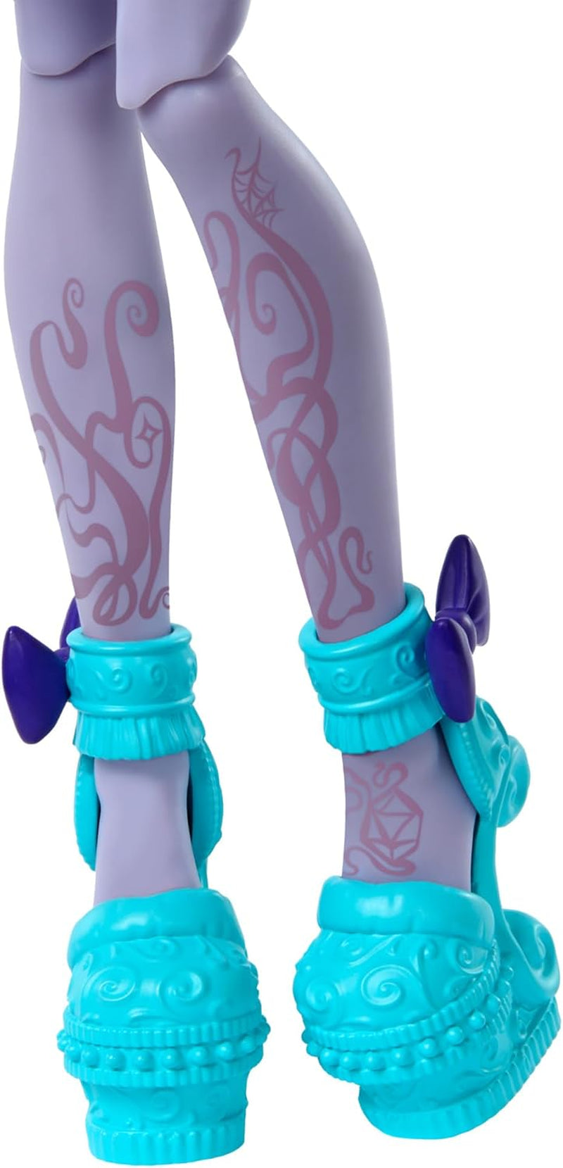 Monster High Fearbook Twyla - Juego de accesorios temáticos para muñeca y club de cine, chaqueta universitaria, álbum de graduación, juego de mesa y galletas, HXW31