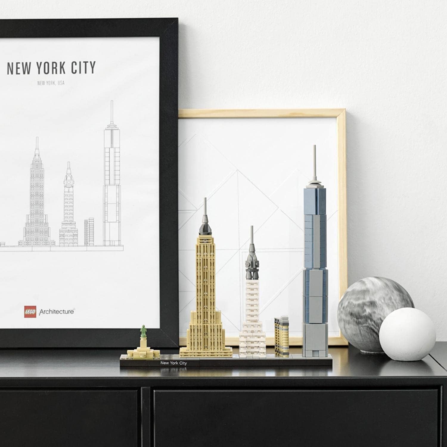 LEGO Architecture Set de la Ciudad de Nueva York, Kit de Modelo Skyline con World Trade Center y Estatua de la Libertad, Manualidades para Adultos, Decoraciones para el hogar y la Oficina, Regalos para Mujeres y Hombres 21028 Juegos de construcción Besuche den LEGO-Store