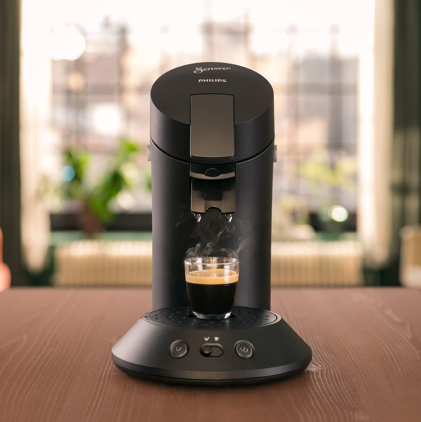PHILIPS Original Plus Eco cafetera espresso de cápsulas, selección de intensidad de café, tecnología Coffee Boost, 80% plástico reciclado*, consumo energético reducido un 45%**, 2 tazas simultáneamente, negro piano (CSA210/22)