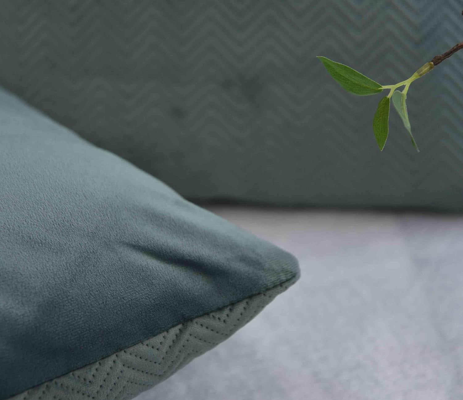 Almohada tipo caja para cortina Almohada decorativa L x A 45X45 cm Jacquard verde "Greta" con diseño de espiga Cuidado fácil Cierre de cremallera Relleno suave 320G - Variedad de colores, 2023510 Almohadas de viaje Naty Shop