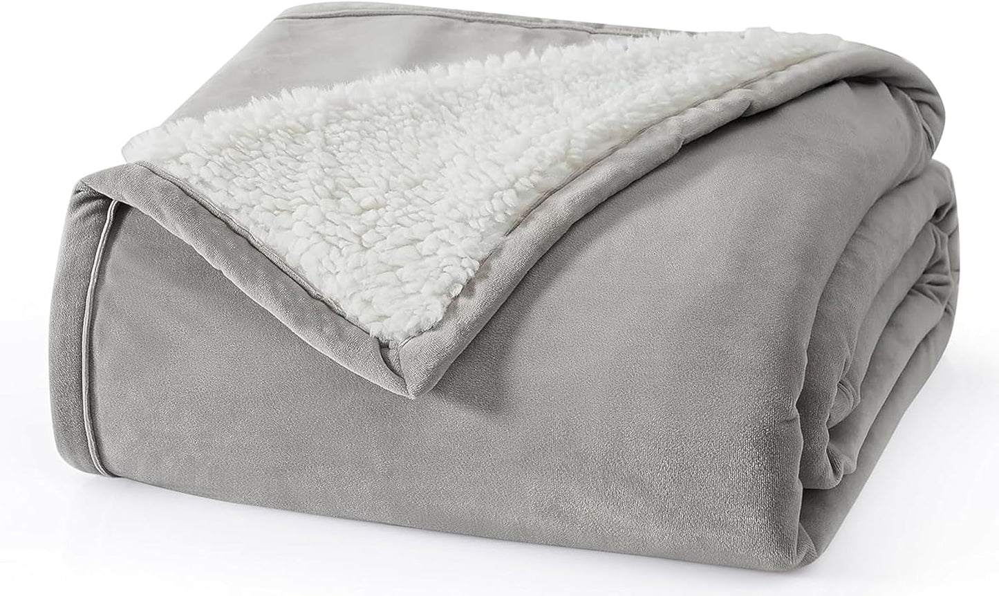 UGG 01465 Bliss Sherpa Throw Blanket Totalmente reversible para sofá o cama Lavable a máquina Cuidado fácil Suave felpa Mantas de lujo de gran tamaño 178 x 127 cm Seal Naty Shop Edredones y edredones