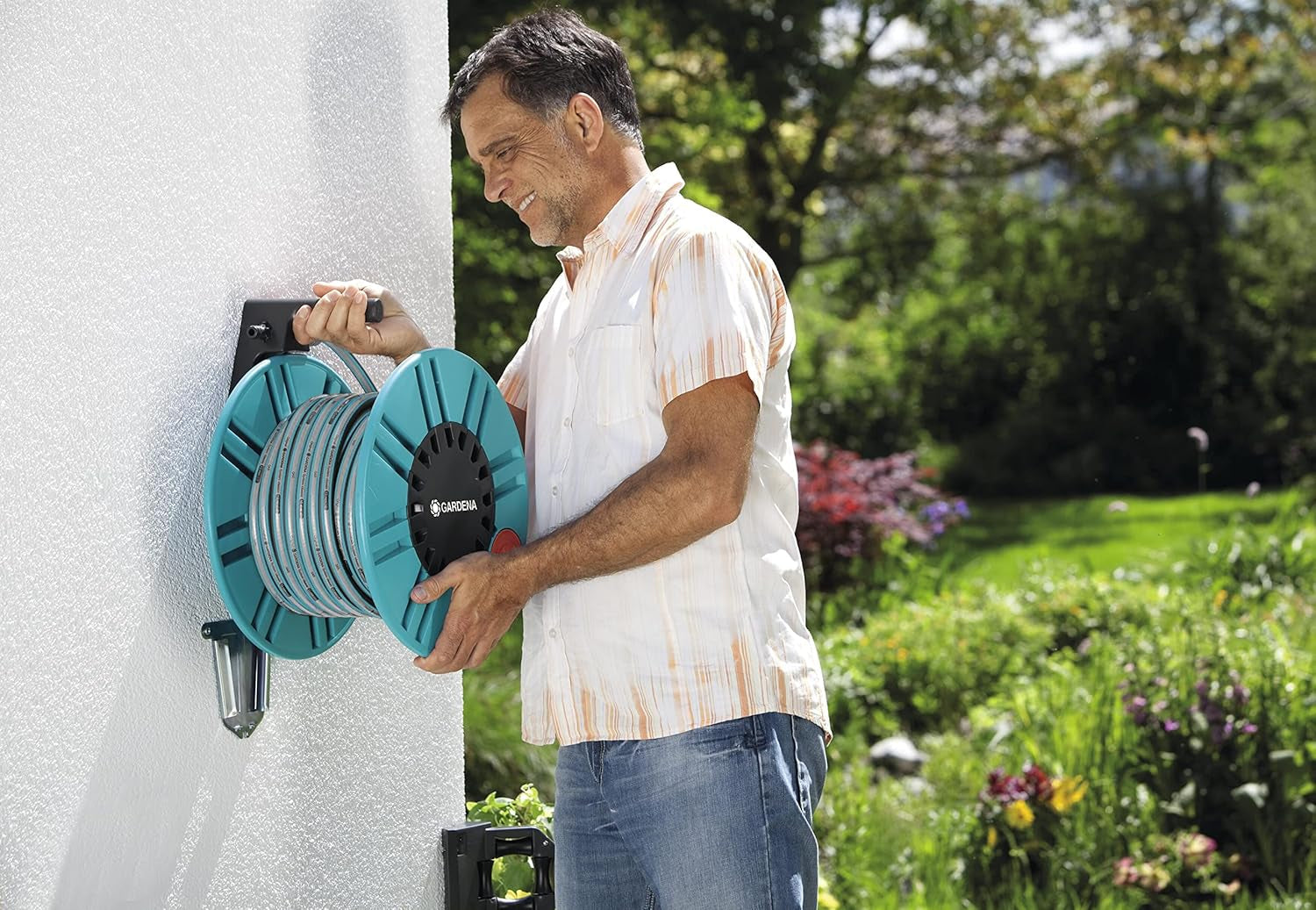 Enrollador de manguera de pared Gardena Classic 60 con carrete guía de manguera: Para fácil montaje en pared, con sistema antigoteo, conexión en ángulo, gran capacidad, ahorro de espacio (2650-88)
