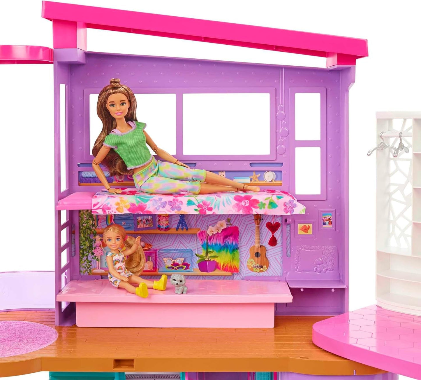 Barbie Holiday House (116 x 77,9 cm), Casa de juegos de 6 plazas, Totalmente amueblada con accesorios, muebles y ascensor, plegable y almacenamiento, muñeca, regalo para niños a partir de 3 años, HCD50