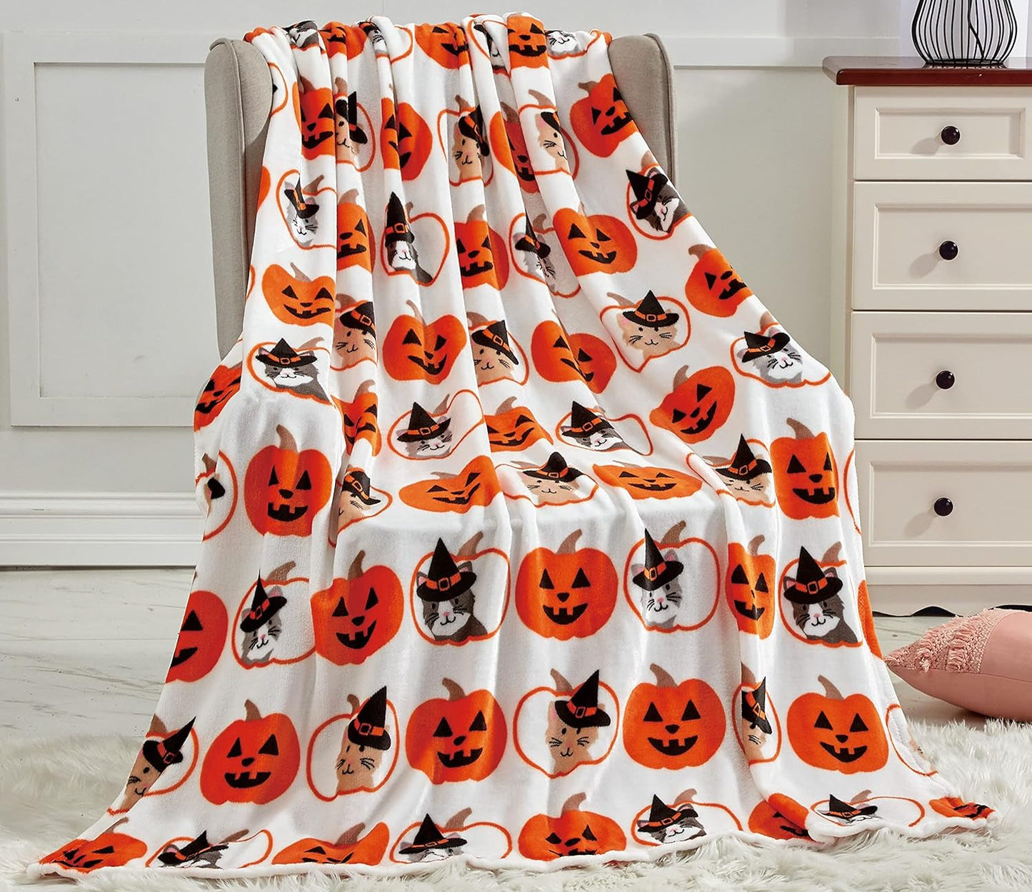 Elegant Comfort Manta Ligera con Tema de Halloween, Suave, Acogedora y Felpa, Perfecta para Relajarse en Esta Temporada espeluznante, 127 x 152,4 cm, Camas y Fundas con Calavera y Huesos Elegant Comfort Pumpkin Cats 50 X 60