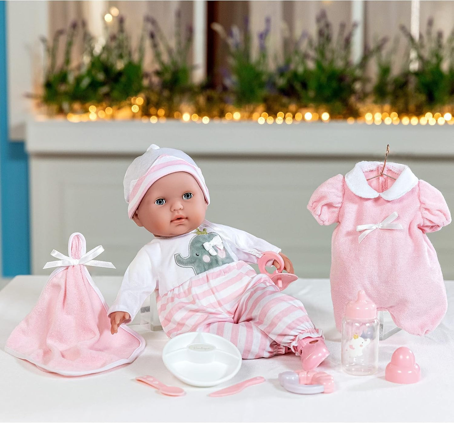 JC Toys - Berenguer Boutique Muñeca Suave y Realista de 38 cm con Boca Abierta/Cerrada, Set de Regalo de 10 Piezas, Biberón, Sonajero, Chupete y Accesorios, Rosa, Edad 2+