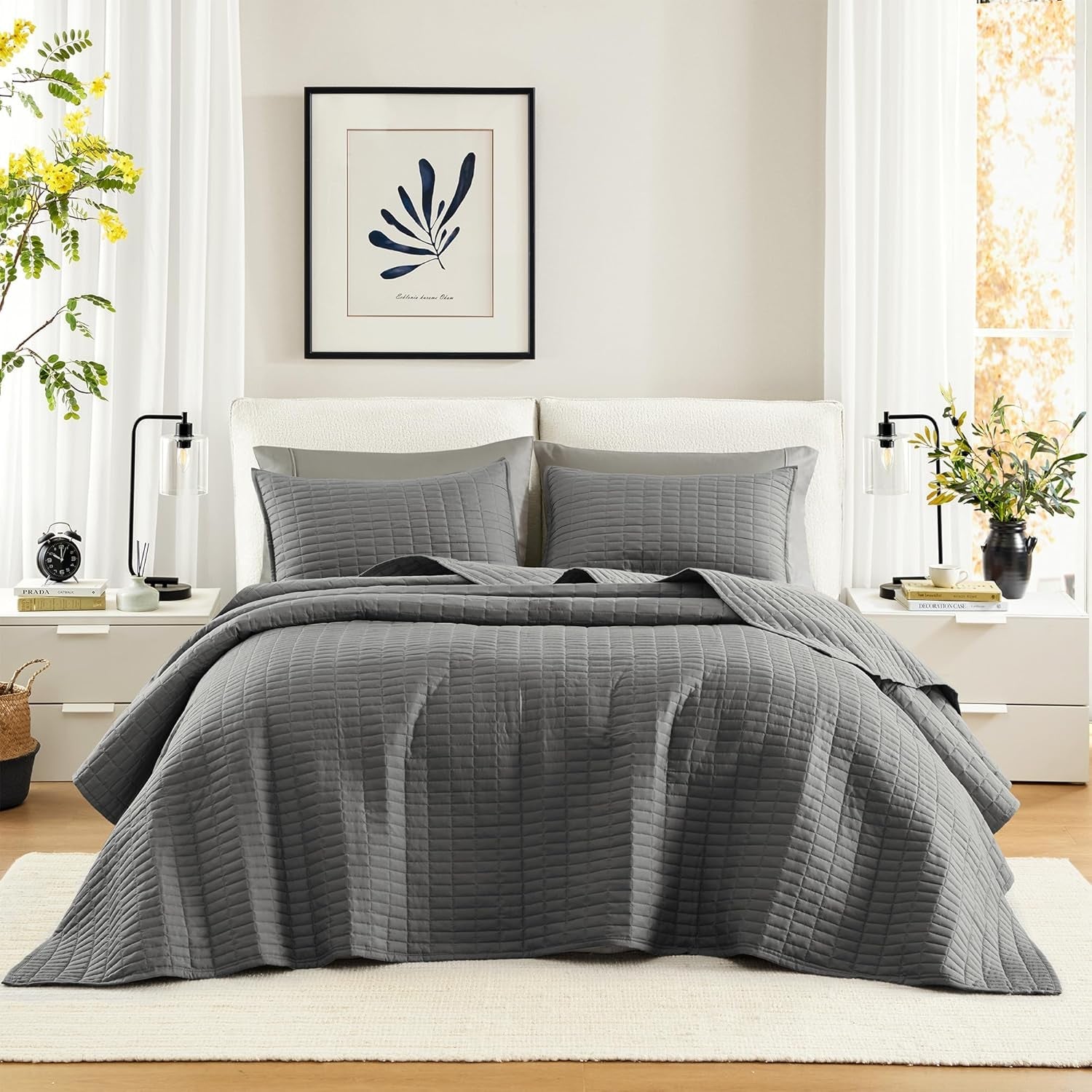 Comfort Spaces Juego de edredón Kienna, manta de verano de doble puntada de lujo, ropa de cama ligera y suave para todo el año, fundas de almohada a juego, manta blanca para camas tamaño king (264,2 x 228,6 cm) Naty Shop Quilts & Quilts Colcha tamaño king gris oscuro (120 x 118 pulgadas)