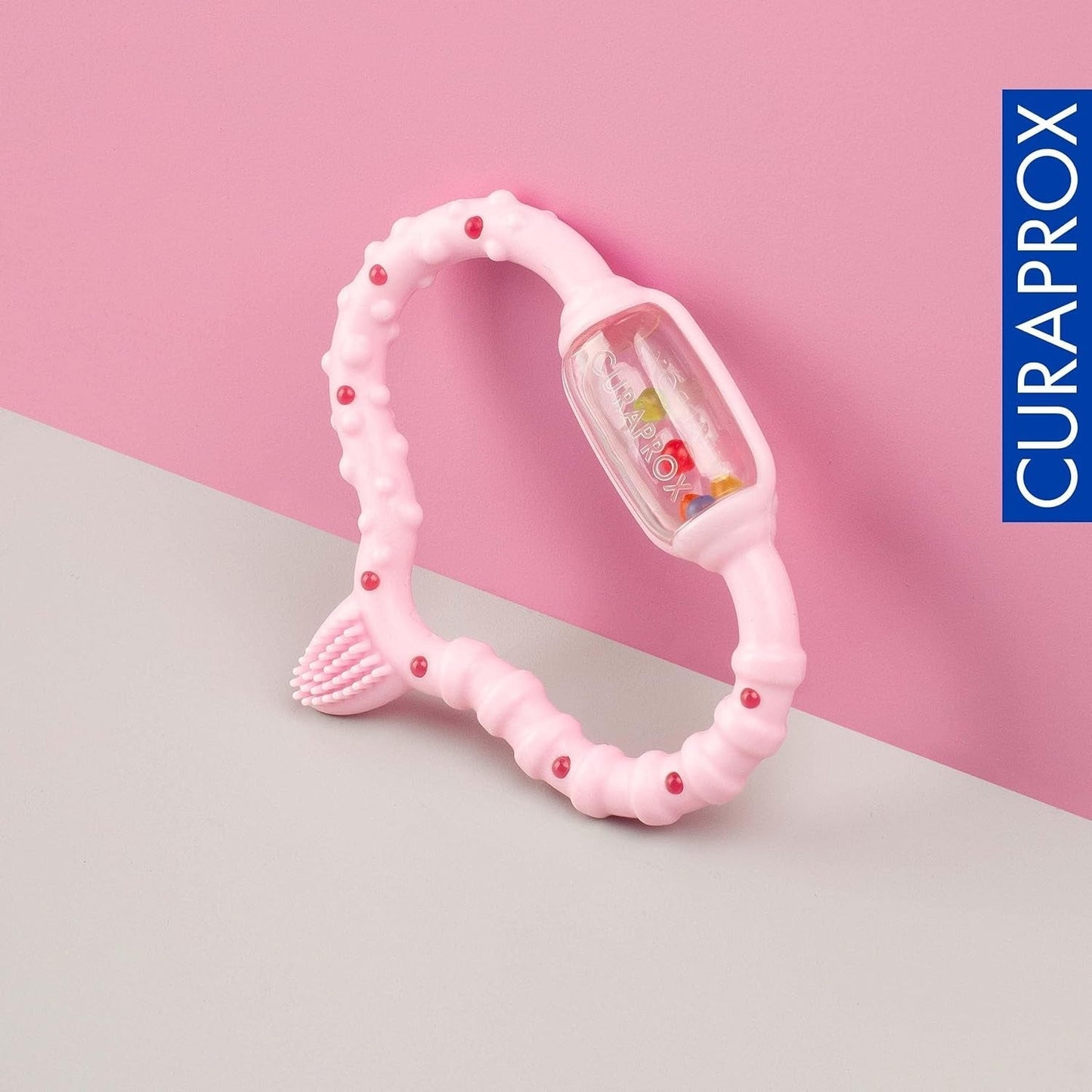 Anillo de dentición Curaprox para bebés - Para niños pequeños 0-24 meses/Alivia el dolor de dientes y promueve las habilidades motoras | Sin BPA, Rosa, con cepillo de dientes de entrenamiento/Fabricado en Suiza