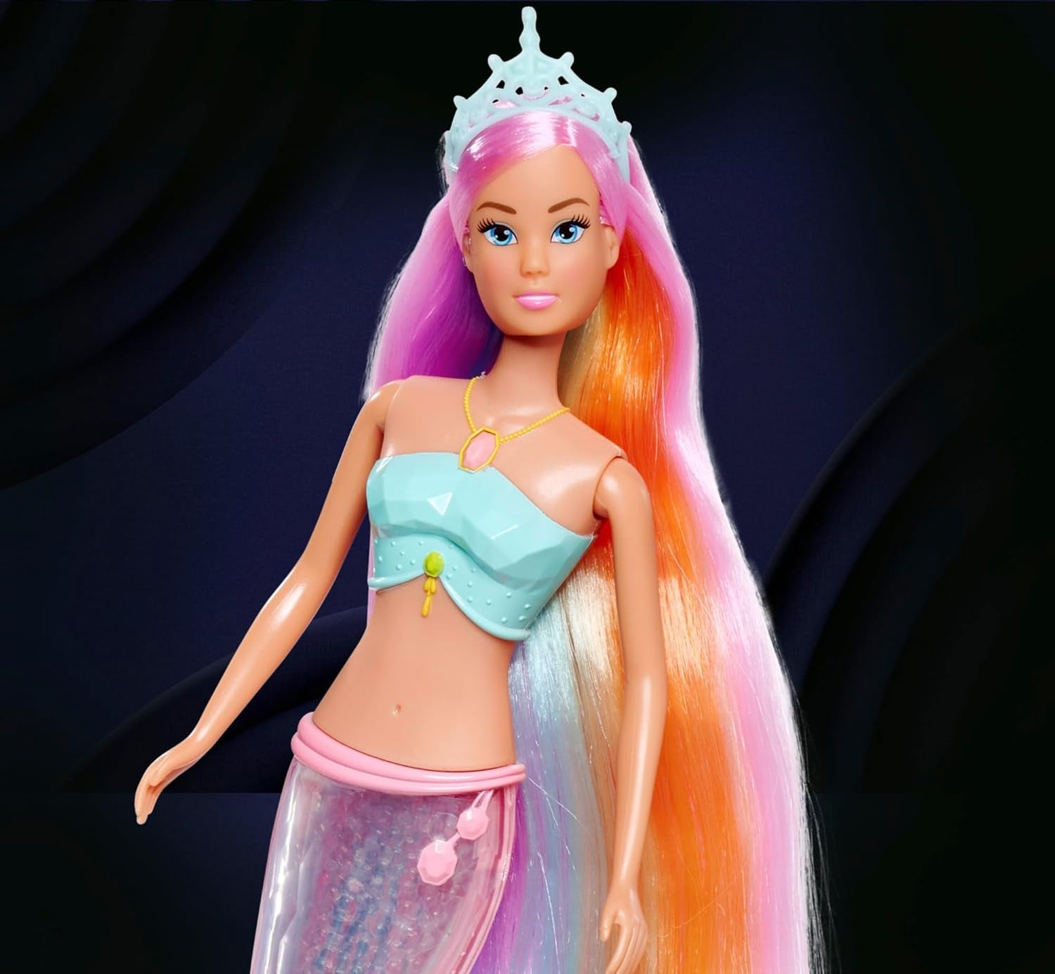 Steffi Love Magic Rainbow Mermaid, Muñeca Sirena con Función de Luz Mágica Arco Iris y Pelo Extra Largo, 39 cm, Edad 3+