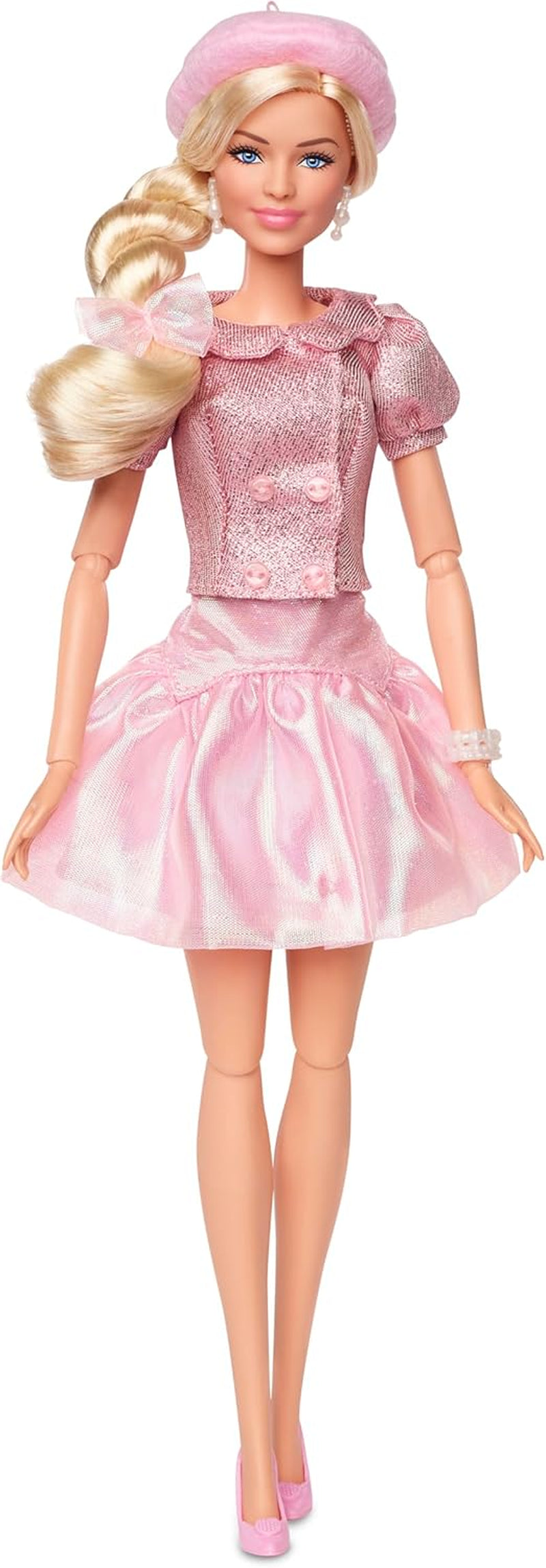 Barbie La película basada en la película Margot Robbie como figura coleccionable de Barbie con blusa rosa y falda de tul con peinado estilizado y joyas a juego JBJ53