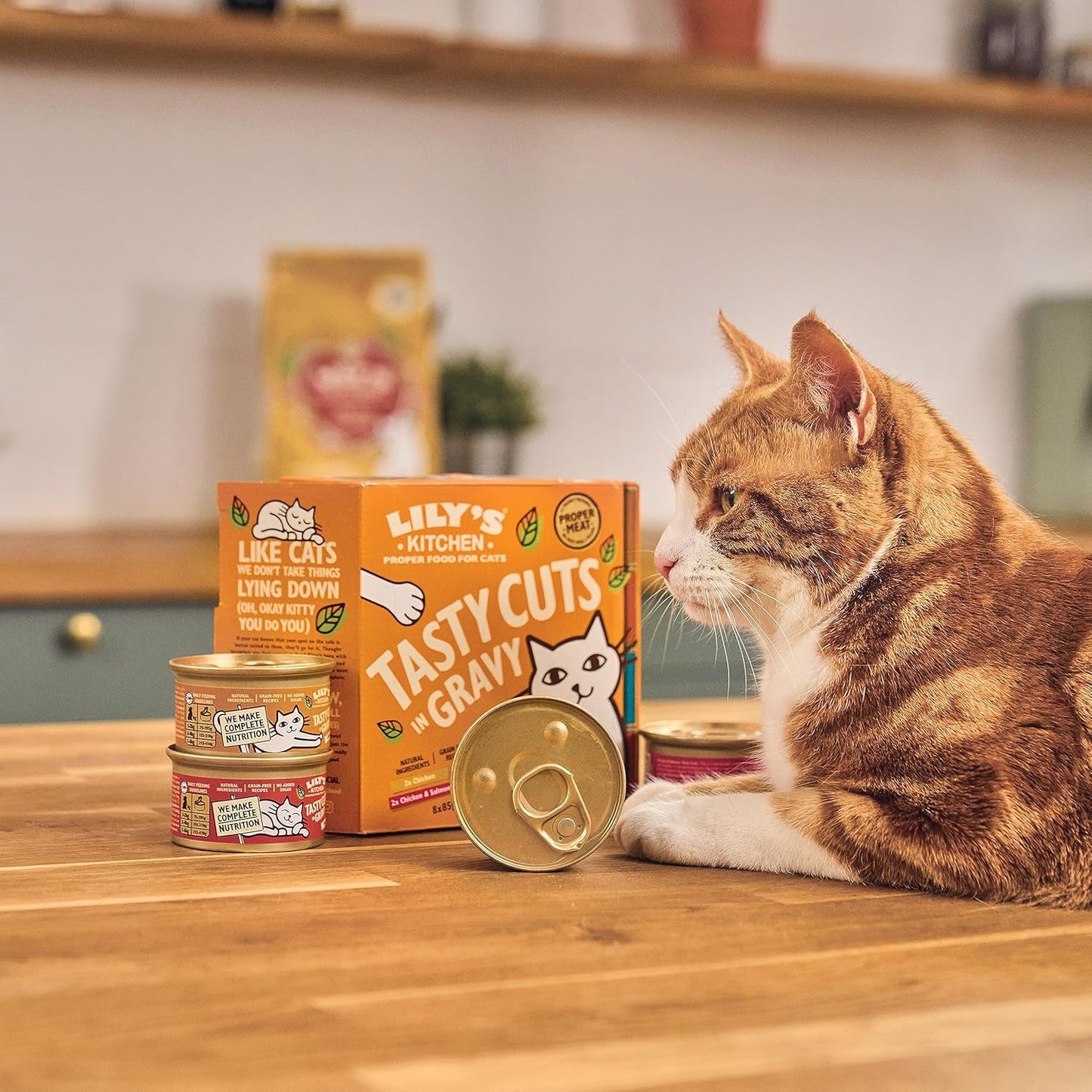 Lily's Kitchen Alimento húmedo para gatos adultos, elaborado con ingredientes naturales, deliciosos trozos en salsa, paquete múltiple, 8 cajas de 85 g
