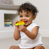 Infantino Lil' Nibbles, Mordedor de silicona texturizada, juguete mordedor para bebé sin BPA, suave, fácil de sostener, estimulación sensorial para bebés, zanahoria