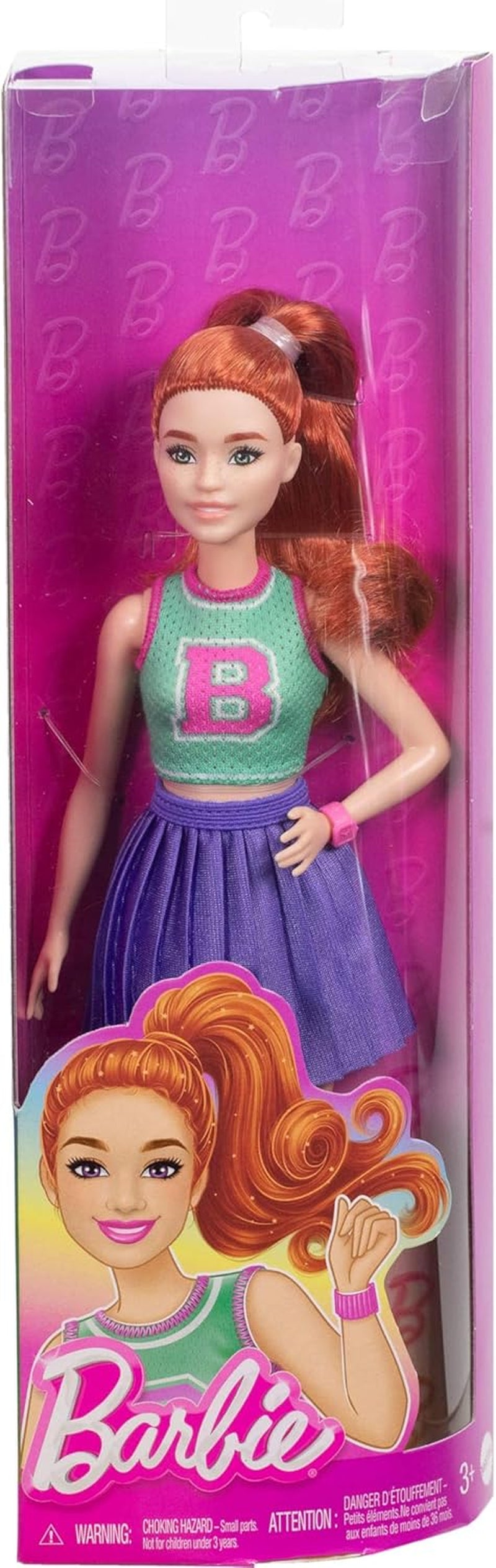Muñeca Barbie Fashionistas núm. 232 con cabello rojo, top deportivo con estampado B, falda plisada morada, reloj de pulsera y zapatillas deportivas, HYT90