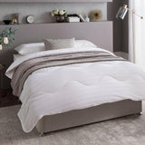 Edredón de seda boutique, ropa de cama de lujo, lavable a máquina (13,5 tog, doble) Naty Shop Quilts & Quilts