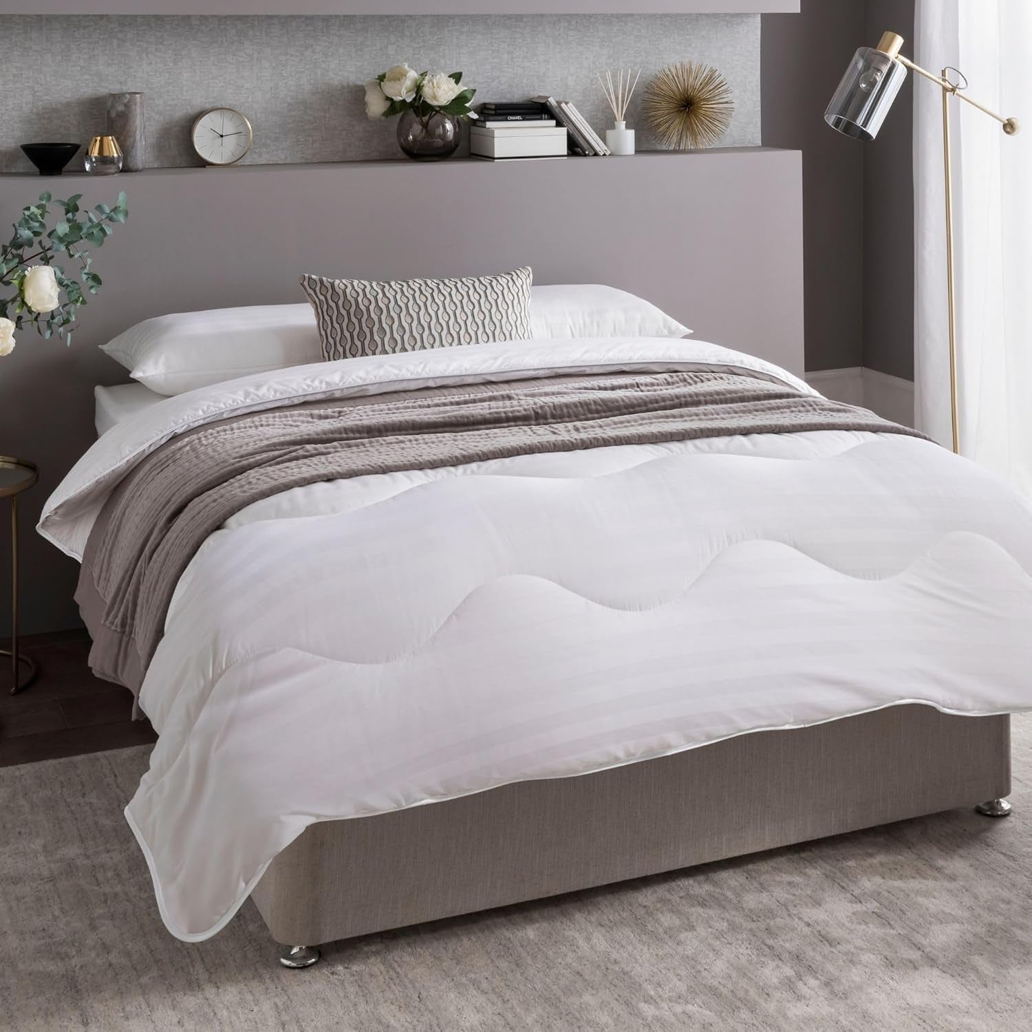 Edredón de seda boutique, ropa de cama de lujo, lavable a máquina (13,5 tog, doble) Naty Shop Quilts & Quilts