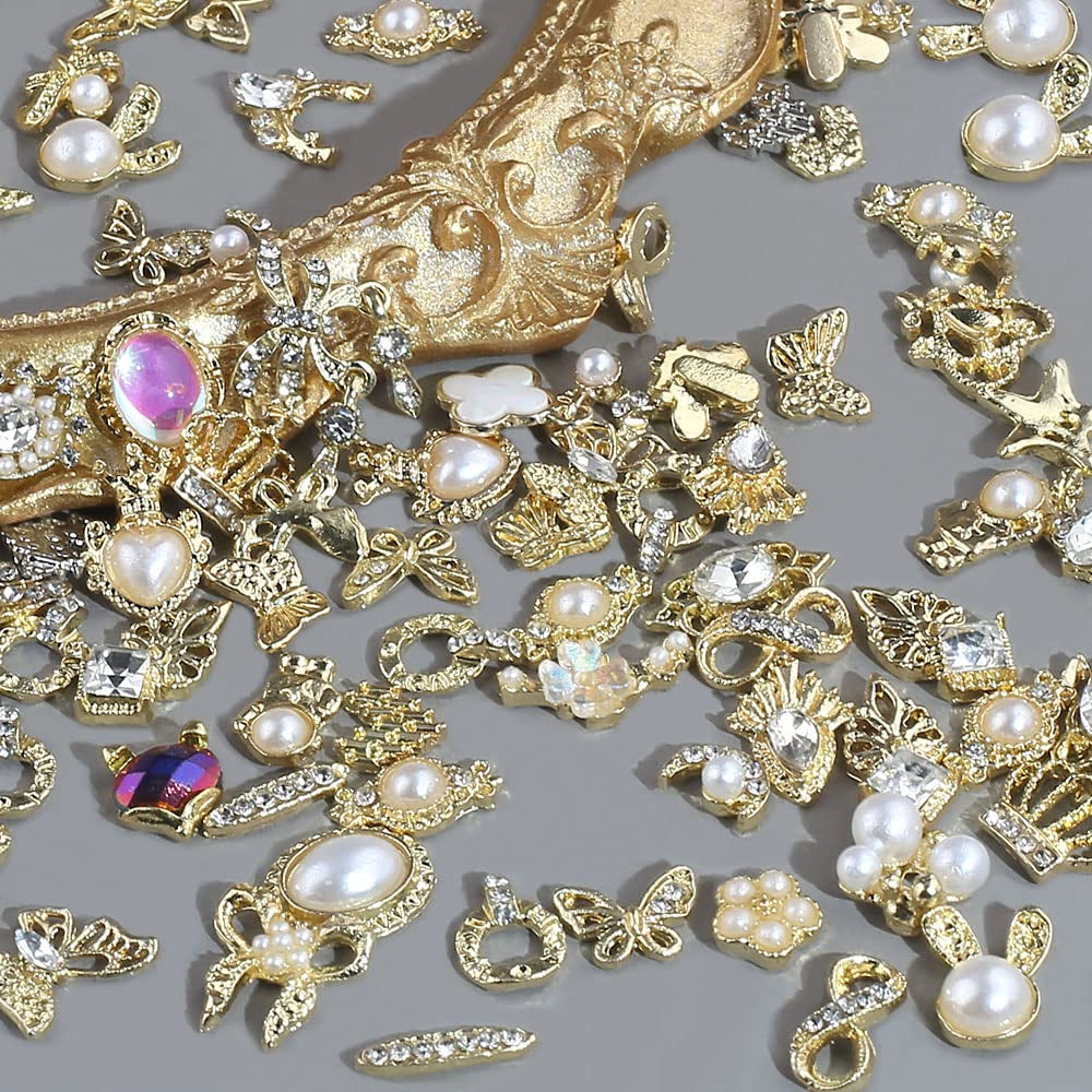 50 Stück Gold Nail Charms, estilos mixtos Glitzersteine ​​​​Nägel Perle Legierung Nagel Steine ​​​​Blume Schmetterling Strasssteine ​​​​Nägel Herz Stern Nagel Charms DIY Nail Art Zubehör Frauen Nägel Deko