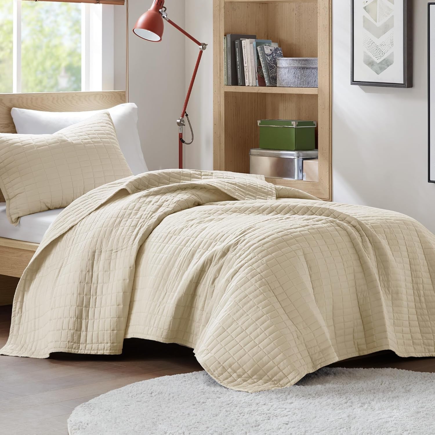 Comfort Spaces Kienna Juego de edredón de lujo con doble costura, manta de verano, ligero, suave, ropa de cama para todo el año, funda de almohada a juego, blanco, manta para camas tamaño king (264,2 x 228,6 cm), Naty Shop Quilts & Quilts Ivory Twin/Twin Xl (66 "X 90")